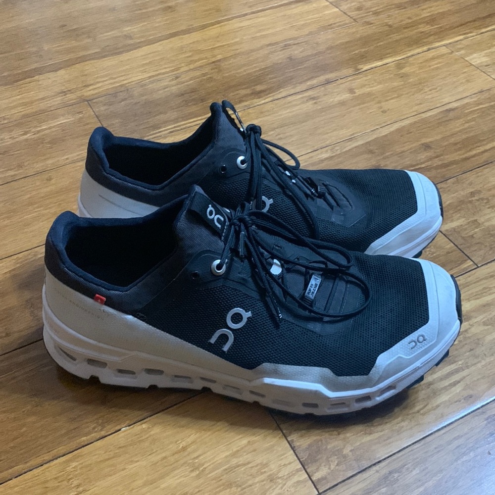 ON running shoes size 8.5